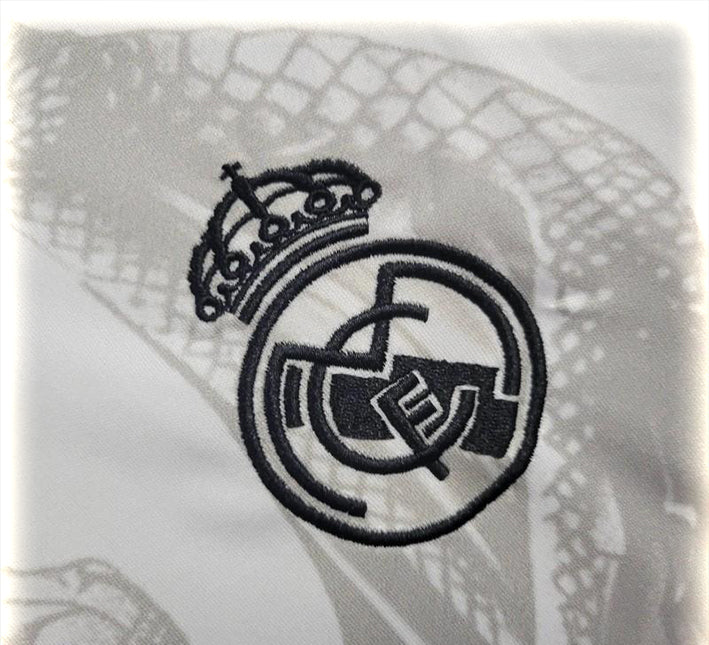 Camiseta fútbol Real Madrid diseño dragón blanco colección especial 2024 2025