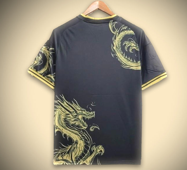 Camiseta aficionado Real Madrid estilo concept con dragón dorado