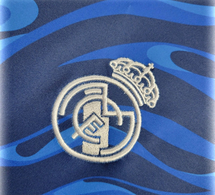 Tunique de supporter Real Madrid bleue design concept collector nouvelle saison