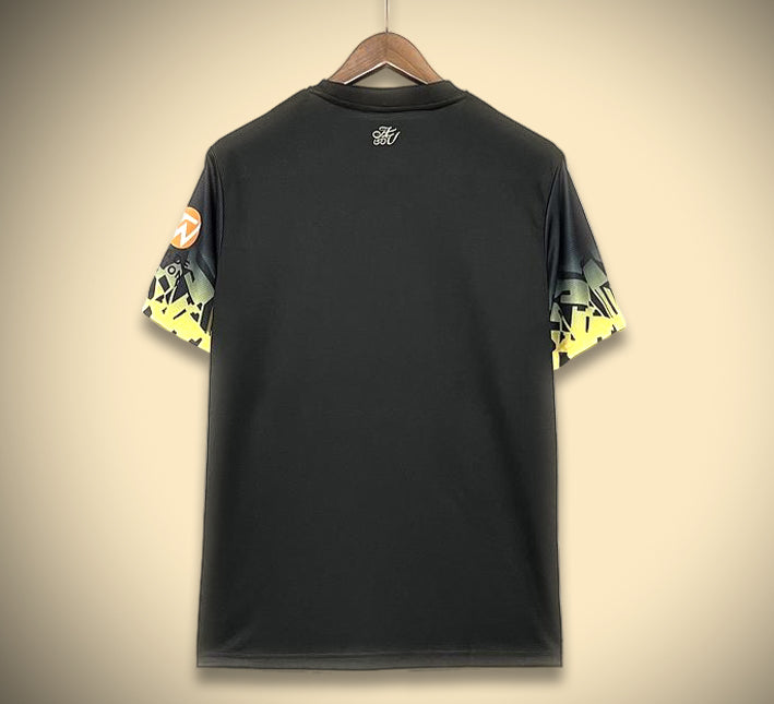 Camiseta de fútbol Aston Villa diseño dragón violeta y burdeos