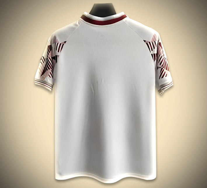 Maillot concept Bayern Munich édition avant match saison 2025 2026 tenue échauffement football