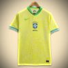 Uniforme oficial Brasil primera equipación con escudo y acabados modernos