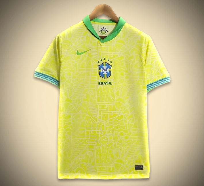Uniforme oficial Brasil primera equipación con escudo y acabados modernos