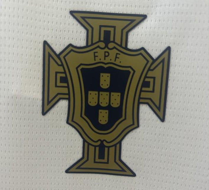 Camiseta Portugal Entrenamiento Blanca 2024-2025 vista de perfil