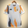 Maillot Réal Madrid Avant-Match 2024-2025 vue de face