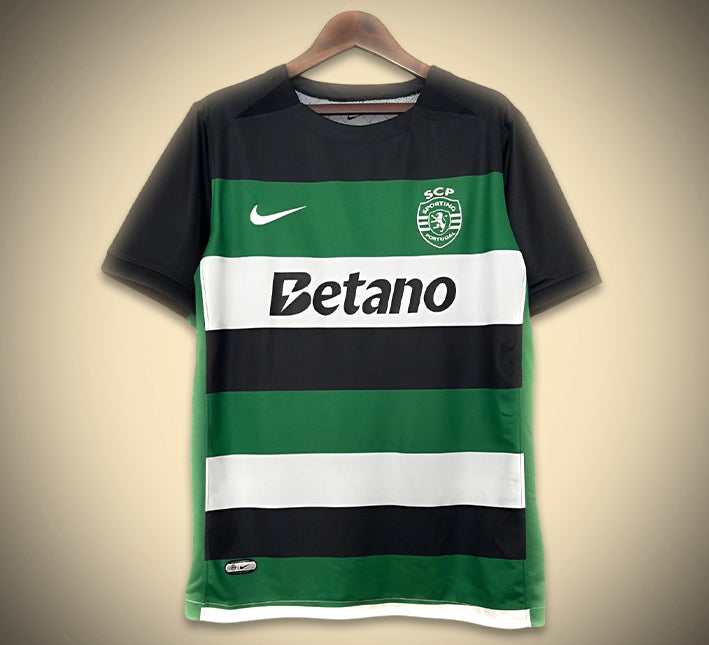 maillotsportingdomicile-1.jpg Maillot Sporting CP Domicile 2024-2025 vue de face