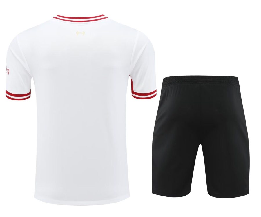 Conjunto camiseta y pantalón Liverpool temporada 2024 2025 equipación de fútbol roja