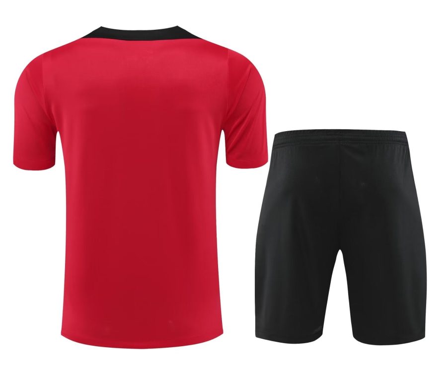 Conjunto camiseta y pantalón Liverpool temporada 2024 2025 equipación de fútbol roja