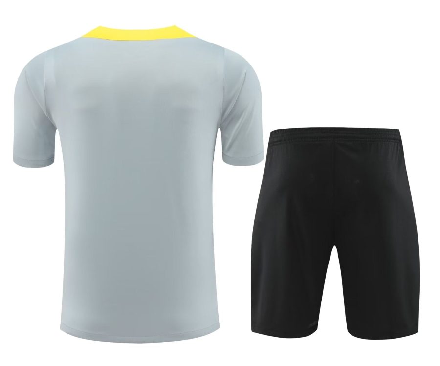 Conjunto camiseta y pantalón Liverpool temporada 2024 2025 equipación primera equipación roja