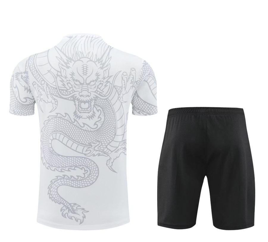 Ensemble maillot et short Real Madrid saison vingt vingt quatre vingt vingt cinq