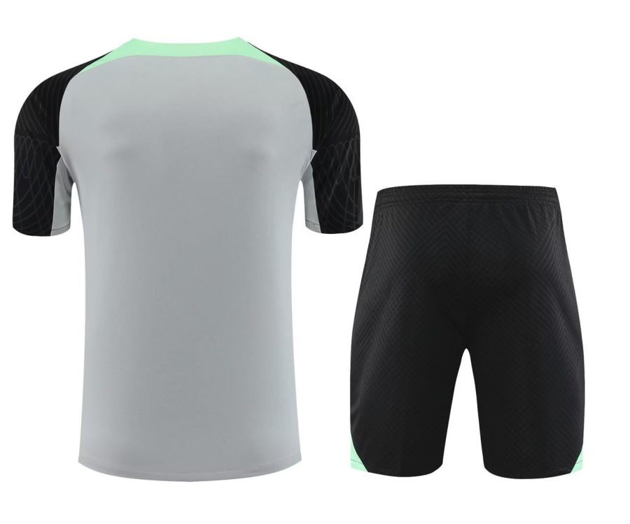 Conjunto entrenamiento Liverpool blanco temporada 2023 2024 equipación de entrenamiento oficial