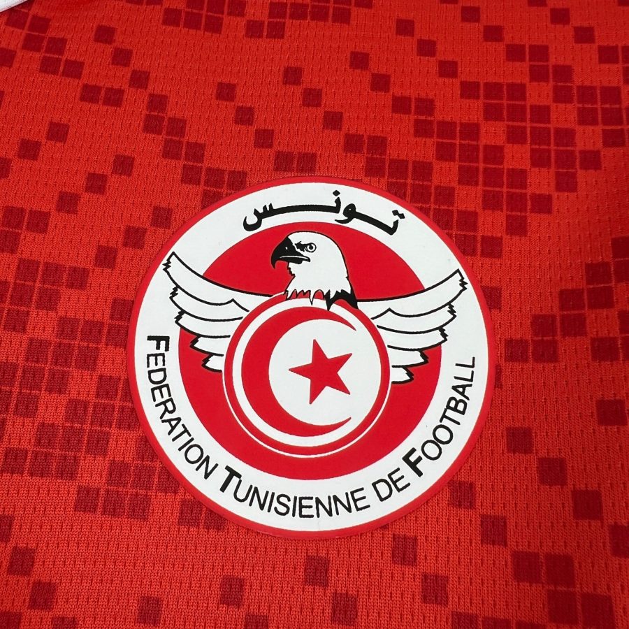 Jersey rojo y blanco Túnez local colección 2026
