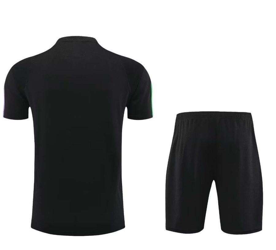 Kit training Bayern Munich noir saison 2023 2024 tenue d entraînement football