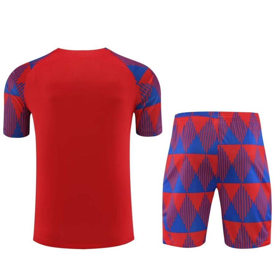 kit-training-rouge-fc-barcelona-saison-2023-2024-tenue-d-entrainement-officielle Kit entrenamiento rojo FC Barcelona temporada 2023 2024 equipación de entrenamiento oficial