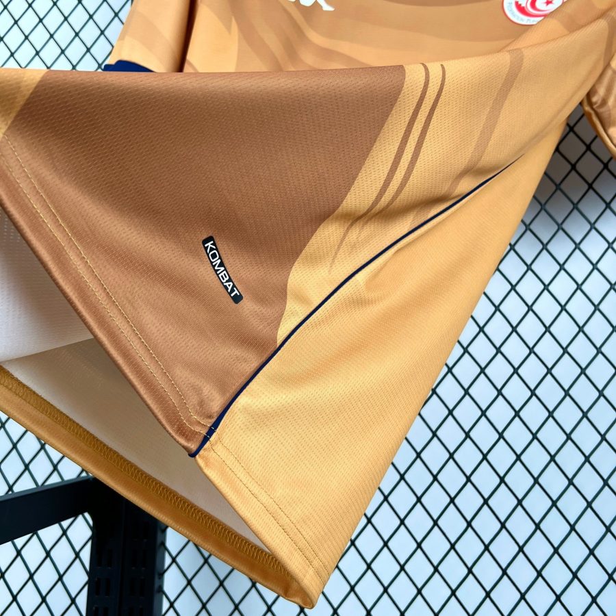 camiseta blanca segunda equipación Túnez aficionados y partido