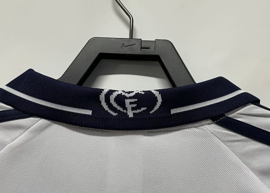 maillot blanc Real Madrid floqué époque Galactiques