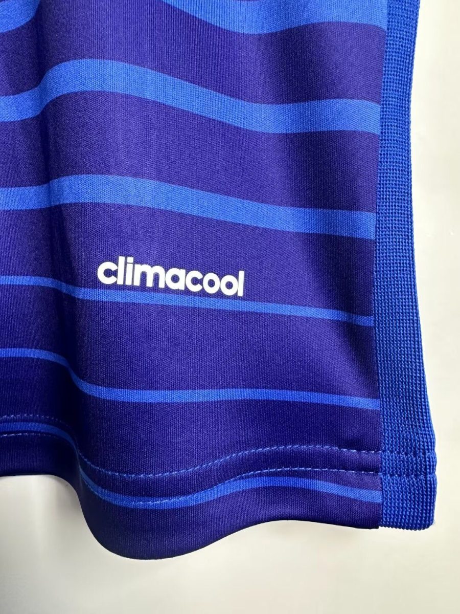 maillot-bleu-chelsea-fc-avec-ecusson-club-saison-2014-2015 Maillot bleu Chelsea FC avec écusson club saison 2014 2015