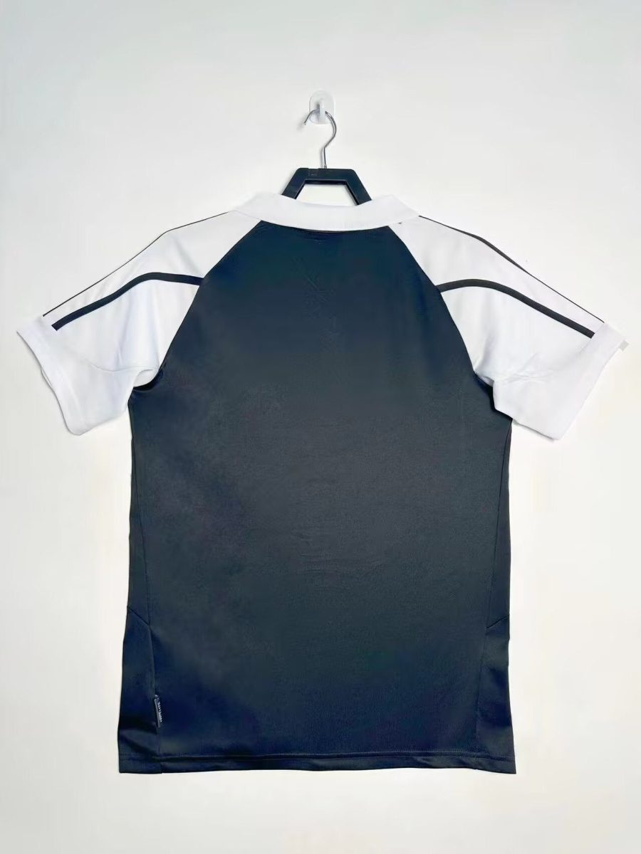 maillot-de-foot-real-madrid-exterieur-vintage-debut-annees-2000 maillot de foot Real Madrid extérieur vintage début années 2000