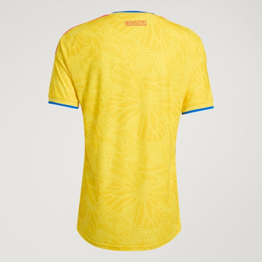maillot-domicile-colombie-2026-jaune-bleu-rouge-tenue-officielle-football maillot domicile Colombie 2026 jaune bleu rouge tenue officielle football