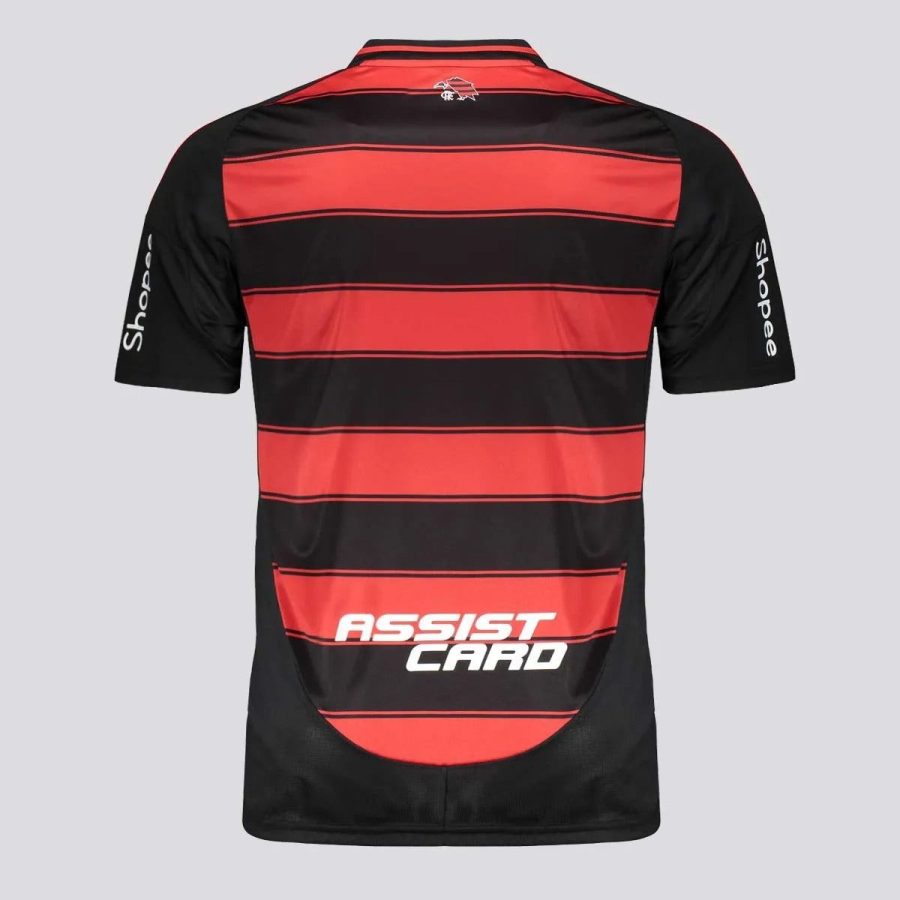 camiseta primera equipación Flamengo temporada dos mil veinticinco roja y negra con escudo del club