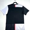 maillot-domicile-juventus-saison-deux-mille-dix-neuf-deux-mille-vingt-tenue-officielle-noir-et-blanc camiseta primera equipación Juventus temporada dos mil diecinueve dos mil veinte equipación oficial negro y blanco