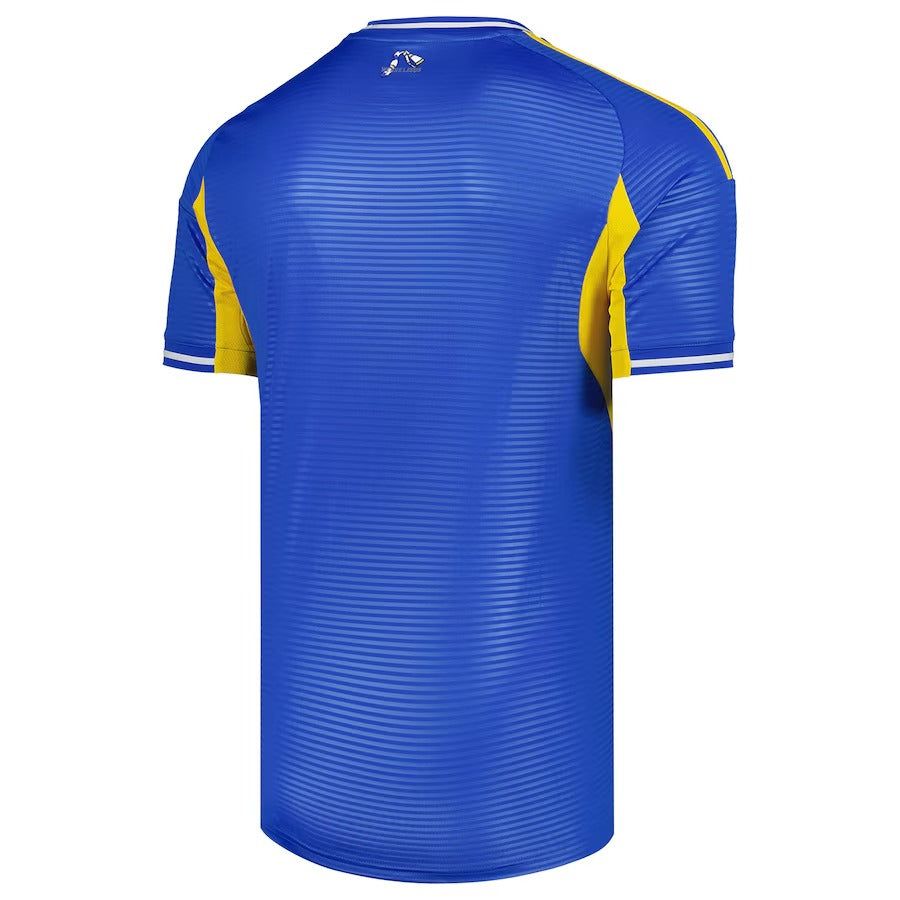 Camiseta primera equipación Leeds United temporada 2025 2026 equipación oficial blanca y azul