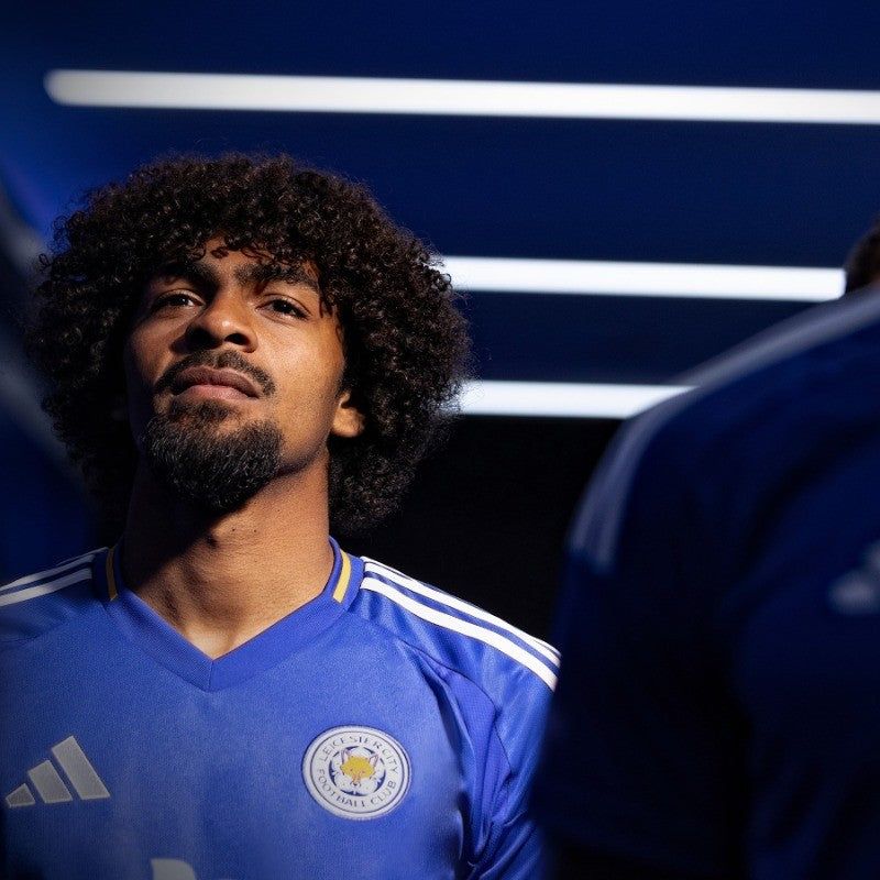 maillot domicile Leicester City saison deux mille vingt quatre deux mille vingt cinq bleu officiel Premier League