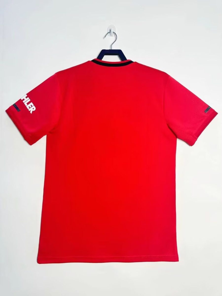 camiseta primera equipación Nottingham Forest temporada vintage roja con escudo del club