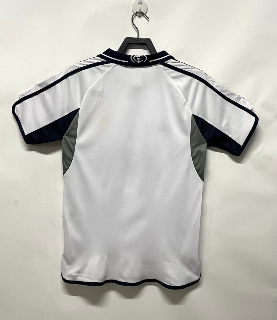 maillot domicile Real Madrid saison deux mille deux mille un