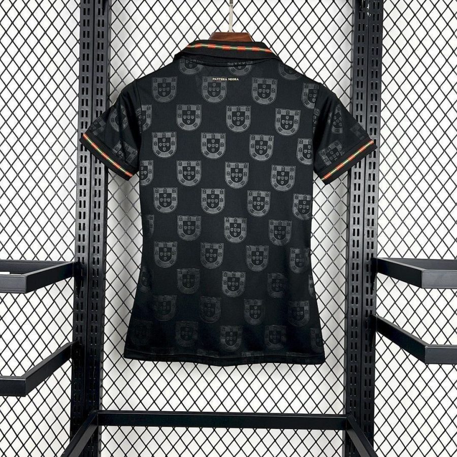 maillot-du-portugal-edition-speciale-hommage-a-eusebio-saison-deux-mille-vingt-cinq-deux-mille-vingt-six Camiseta de Portugal edición especial homenaje a Eusébio temporada dos mil veinticinco dos mil veintiséis