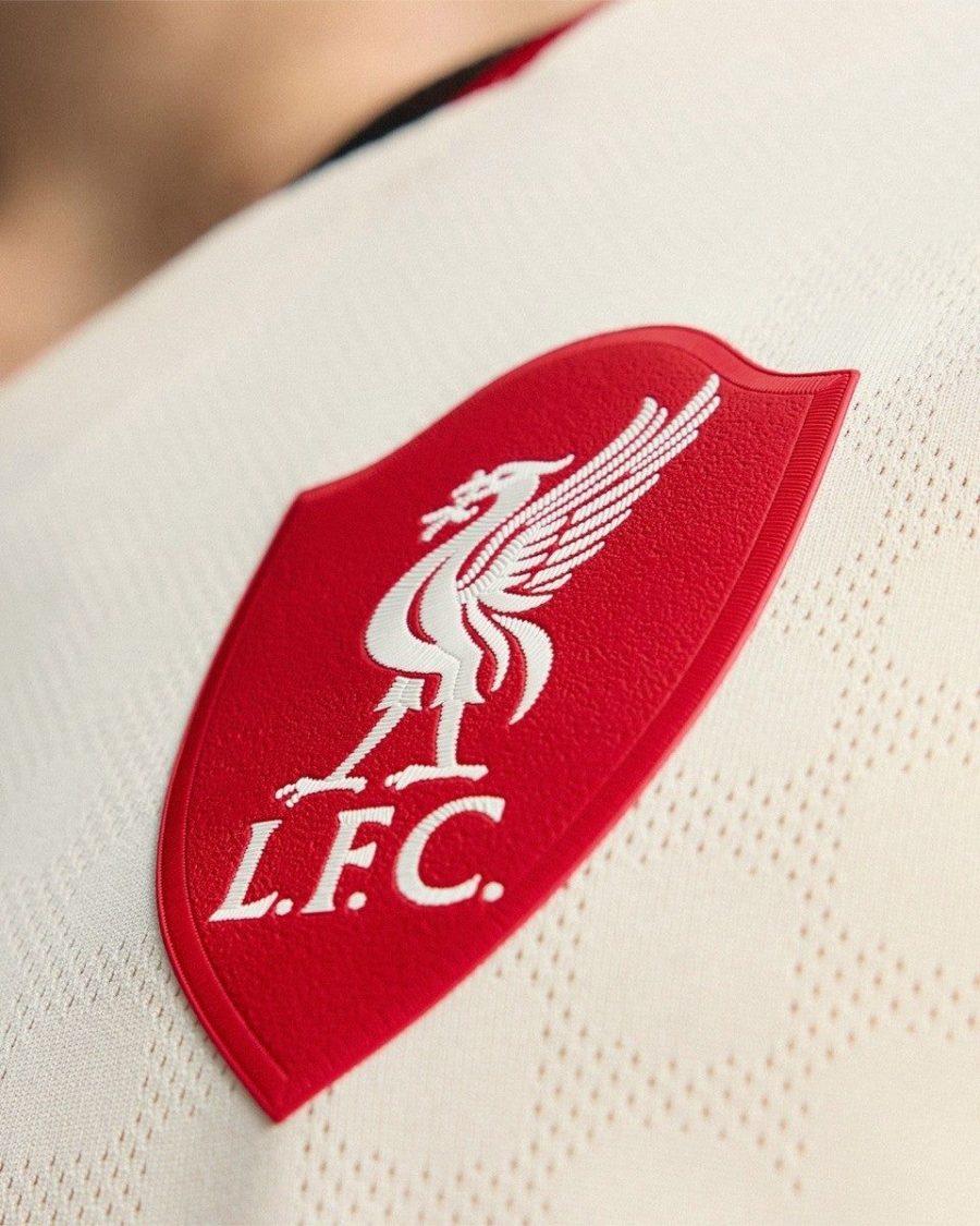 maillot-exterieur-liverpool-saison-deux-mille-vingt-cinq-deux-mille-vingt-six-tenue-officielle maillot extérieur Liverpool saison deux mille vingt cinq deux mille vingt six tenue officielle