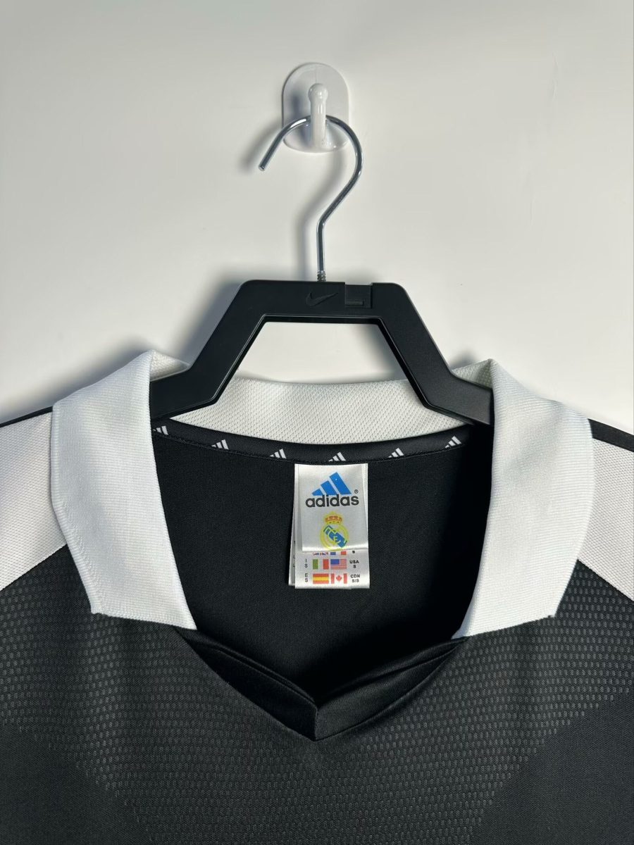 maillot-exterieur-real-madrid-saison-2001-2002 maillot extérieur Real Madrid saison 2001 2002
