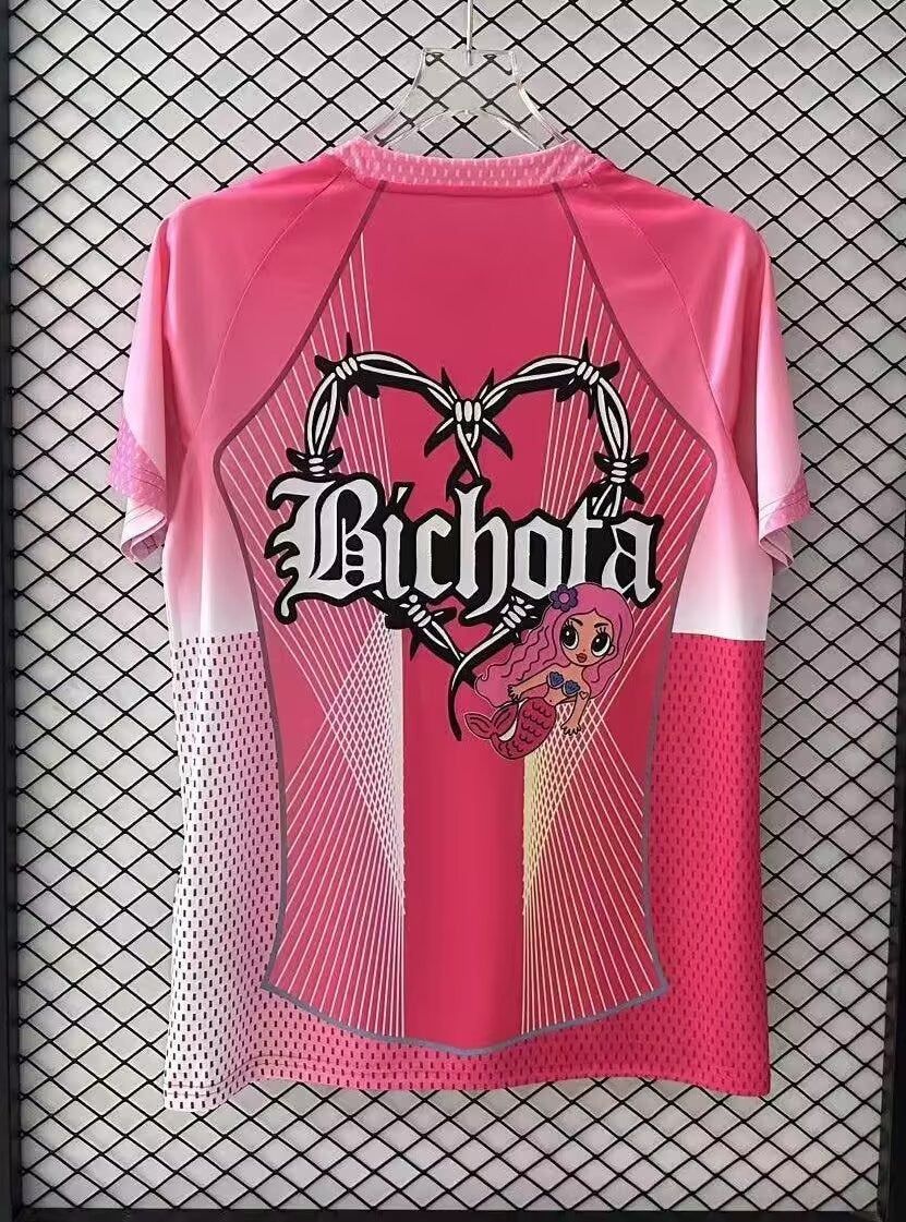 camiseta oficial FC Barcelona edición rosa colaboración Karol G para aficionados