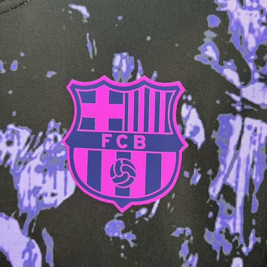 maillot-pre-match-fc-barcelona-saison-2025-2026-tenue-d-echauffement Maillot pré match FC Barcelona saison 2025 2026 tenue d échauffement
