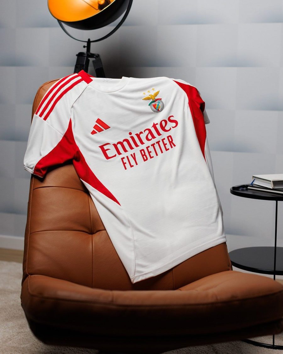 maillot-third-sl-benfica-saison-2025-2026-tenue-exterieure-officielle Maillot third SL Benfica saison 2025 2026 tenue extérieure officielle