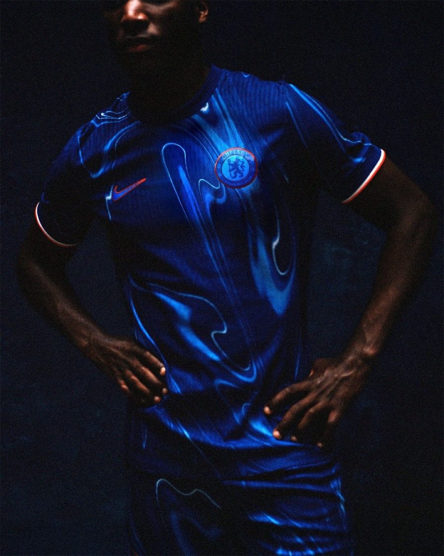 tenue de match Chelsea FC home kit 2024 2025 maillot bleu