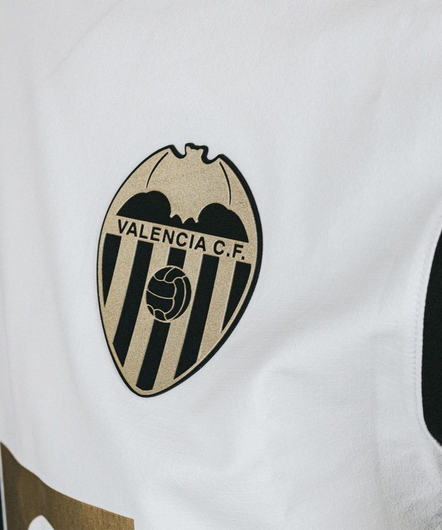 tenue-domicile-valencia-club-de-futbol-2024-2025-maillot-de-football tenue domicile Valencia Club de Futbol 2024 2025 maillot de football