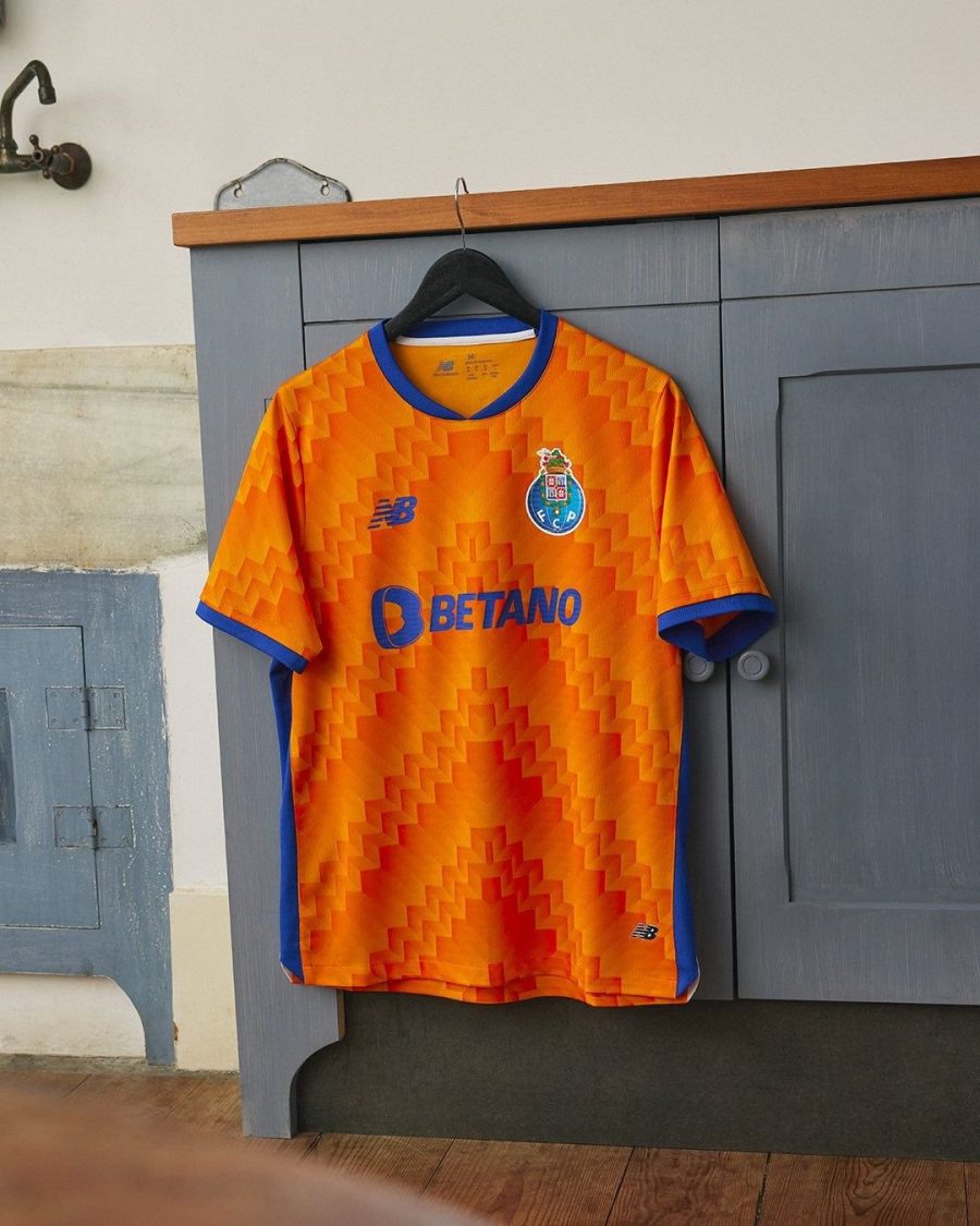 tenue-football-fc-porto-maillot-away-bleu-et-blanc tenue football FC Porto maillot away bleu et blanc