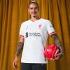 tunique-de-football-liverpool-modele-third-avec-ecusson-du-club tunique de football Liverpool modèle third avec écusson du club