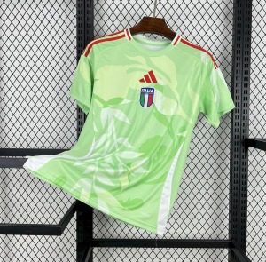 10017292-6607-4772-BB03-638F6EA34303.jpg Camiseta Italia Concept 2025