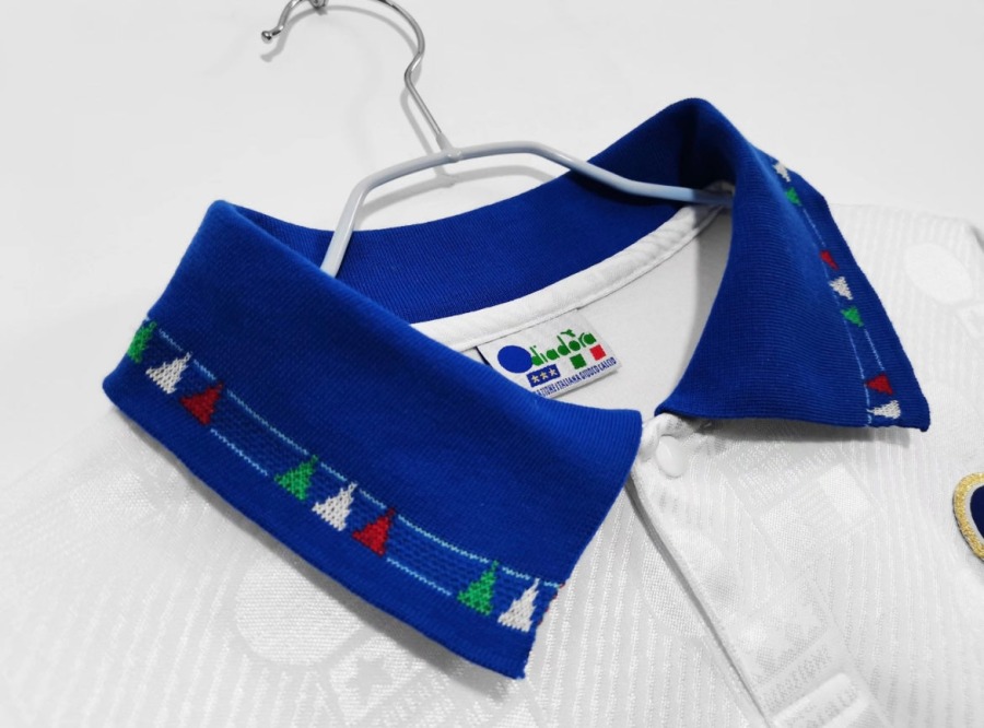 16679113-A870-4C81-81A4-D735D9AC3C65.jpg Maillot Italie Extérieur 1994
