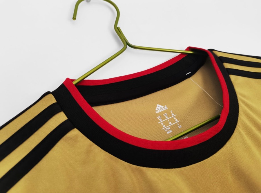 2197B739-E6FB-43AB-88BD-1BD0335506BE.jpg Maillot AC Milan Extérieur 2013/14