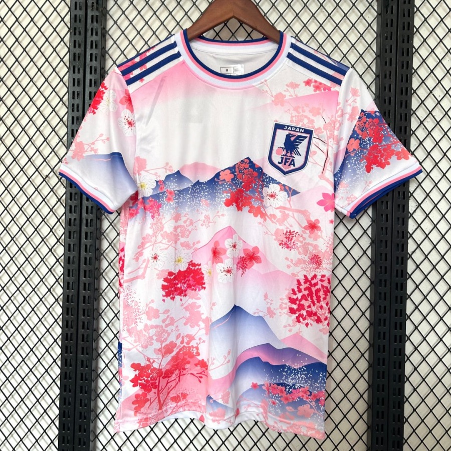 2670de5df960c1834f66db3b32c17f27_505e3e92-90af-40da-a375-653069f0cd09.jpg Maillot Japon 25/26 Édition Spéciale Rose