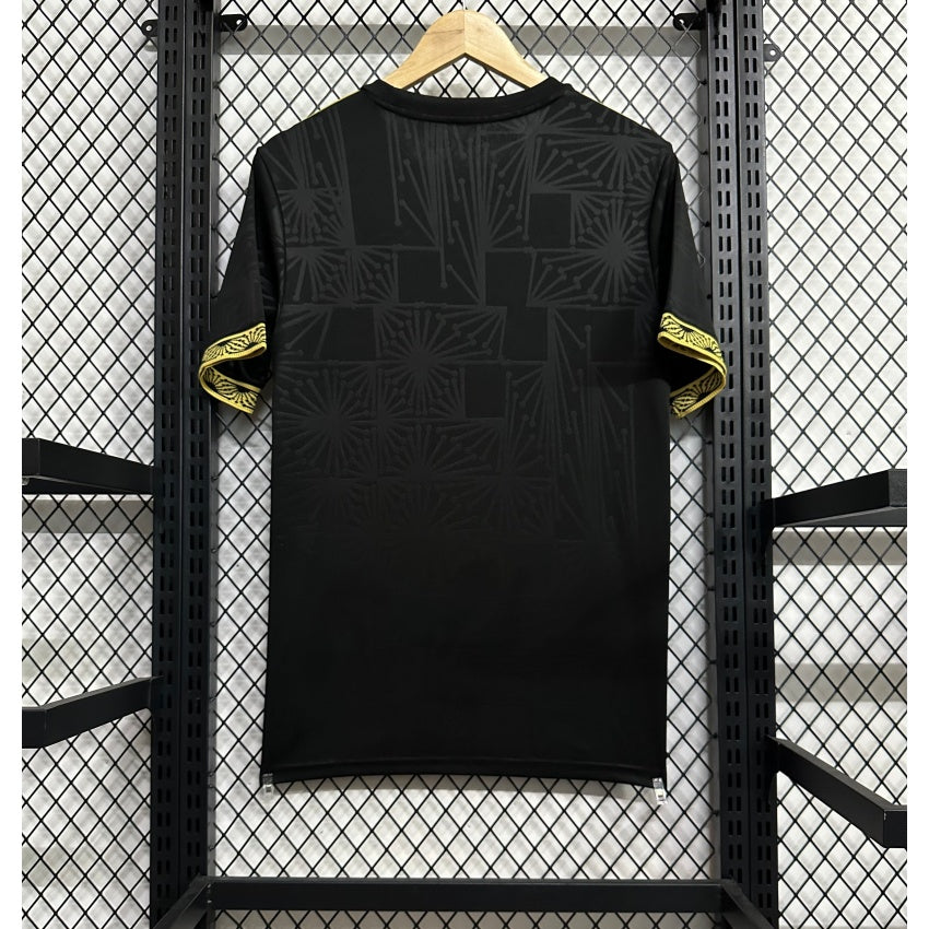 2da08f9b490a71f83ea50e23575c8a1f.jpg Maillot Mexique 2025/26 Black Edition