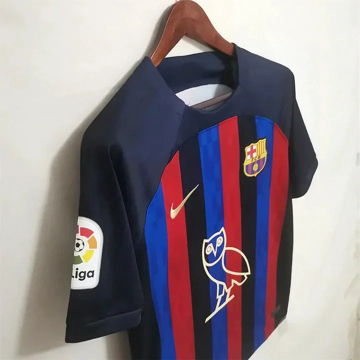 3cbbfed61e4ab680eb276c7de752d8a1.jpg Maillot Barcelone 2022-2023 Édition Classico