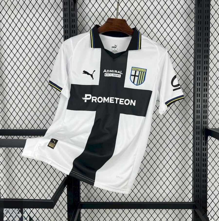 5ABA736E-8F15-4774-82F8-18E8304E60F4.jpg Maillot Parme Domicile 2025/26