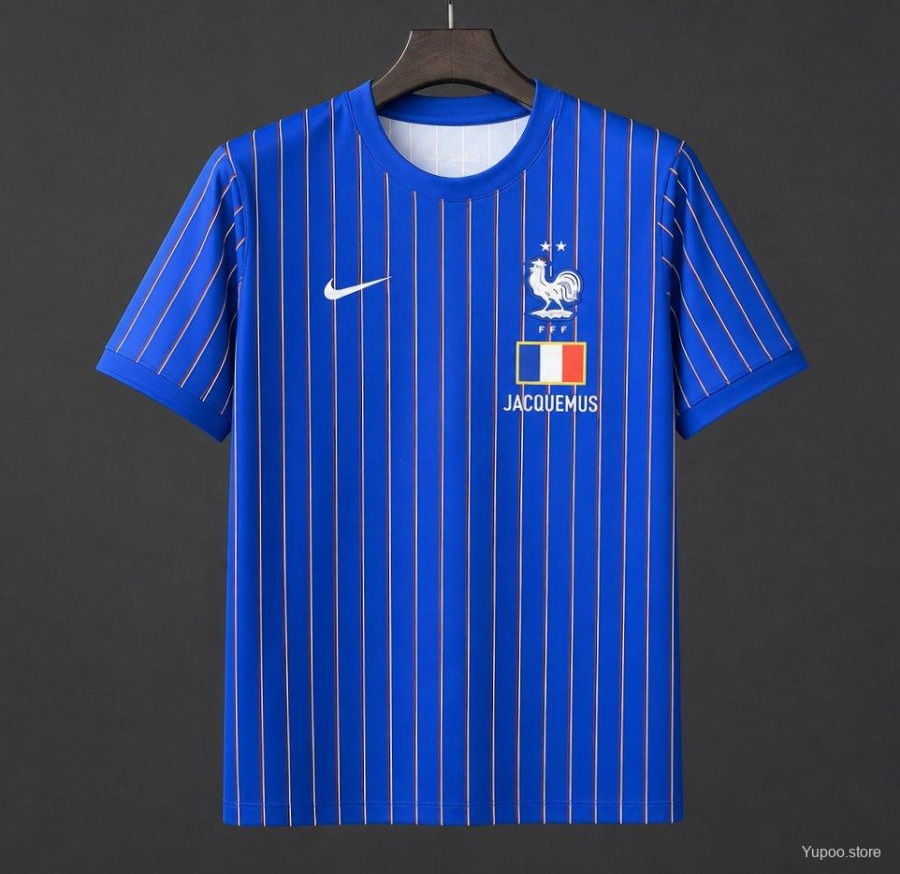 63c16b2799e06c46df2a0631d0df7ec7.jpg Camiseta Francia 2026 Edición Especial Jacquemus Azul