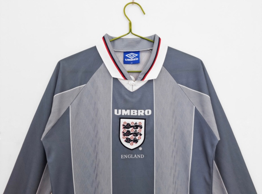 797C21E7-AF11-4639-B98A-3949F7C614F3.jpg Maillot Angleterre 1996 Extérieur Manches Longues