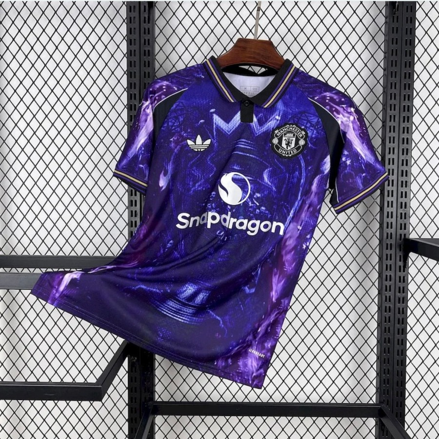 8133702C-5E0B-4370-984C-48361E4783A7.jpg Camiseta Manchester United 2025/26 Concept