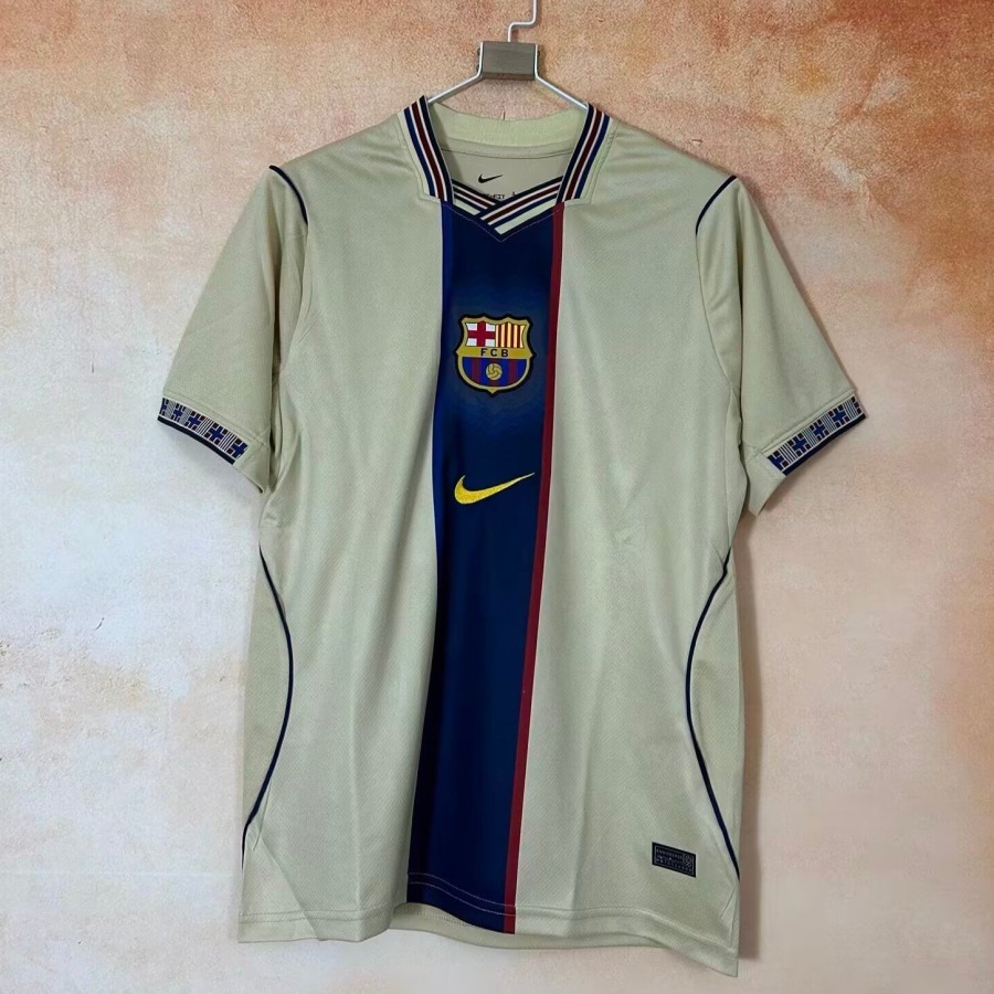 9065bd1993959f0044b24704f12e6d15_6f9e212f-32d9-430c-8857-3d65b3c1679b.jpg Maillot Barcelone Rétro 2026/27